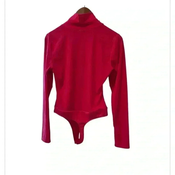 Love, Fire Women’s Hot Pink Mock Turtleneck Bodysuit, size Large - Picture 4 of 5